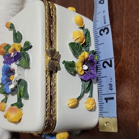 Vintage Floral Trinket Box with Gold Accents - Picture 9 of 9